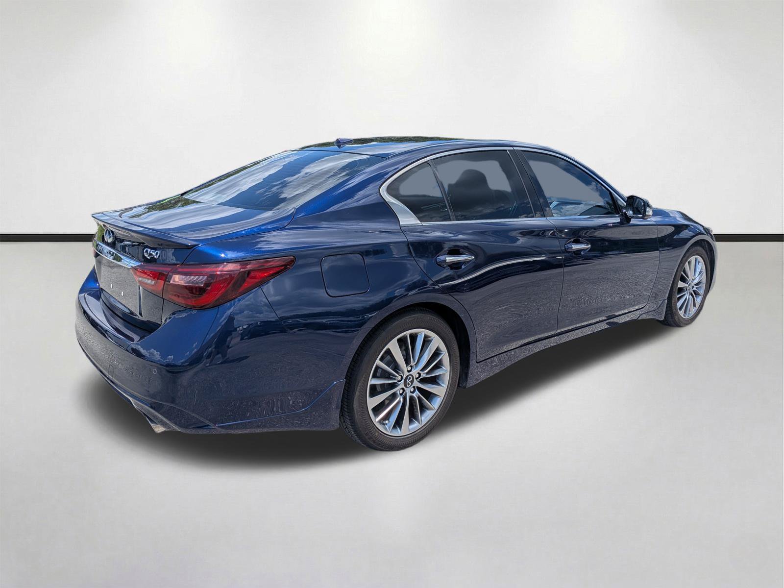 Used 2022 INFINITI Q50 Luxe w/ Cargo Package RWD image 4