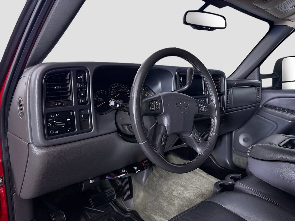 Used 2004 Chevrolet Silverado 2500 LS w/ Skid Plate Package AWD/4WD image 9