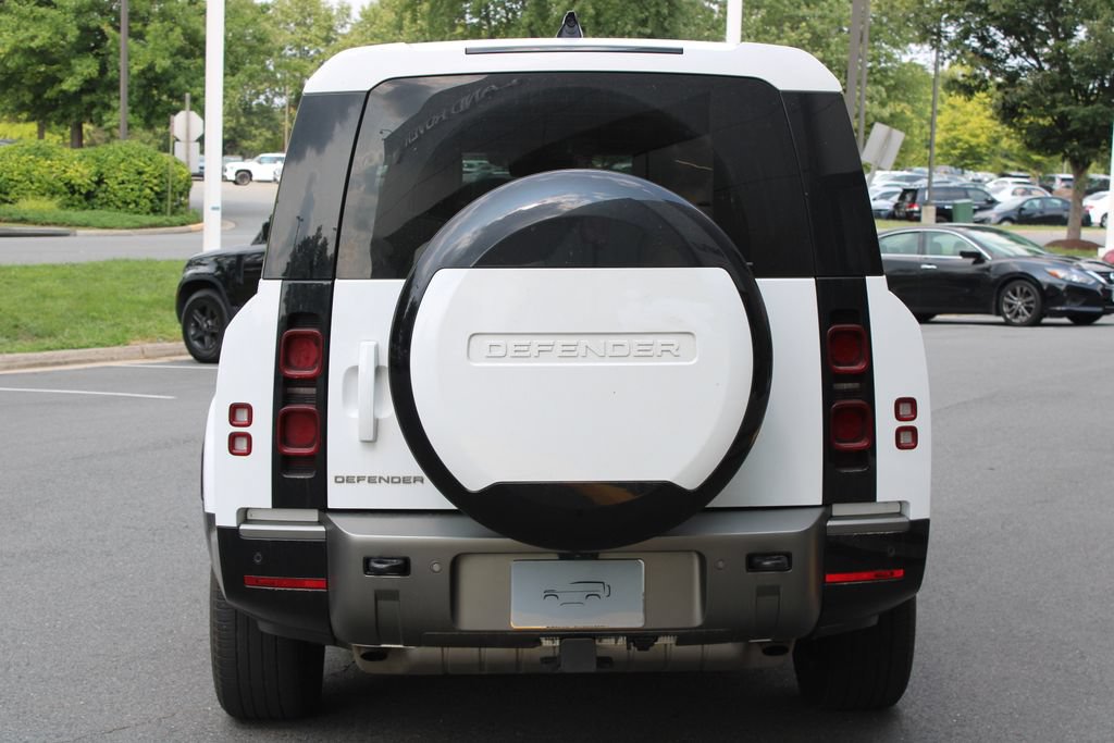 Certified 2024 Land Rover Defender 130 X-Dynamic SE AWD/4WD image 4