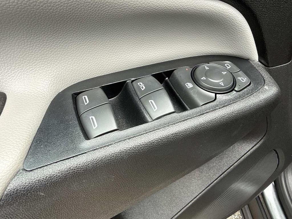 Used 2020 Chevrolet Equinox LS FWD image 22