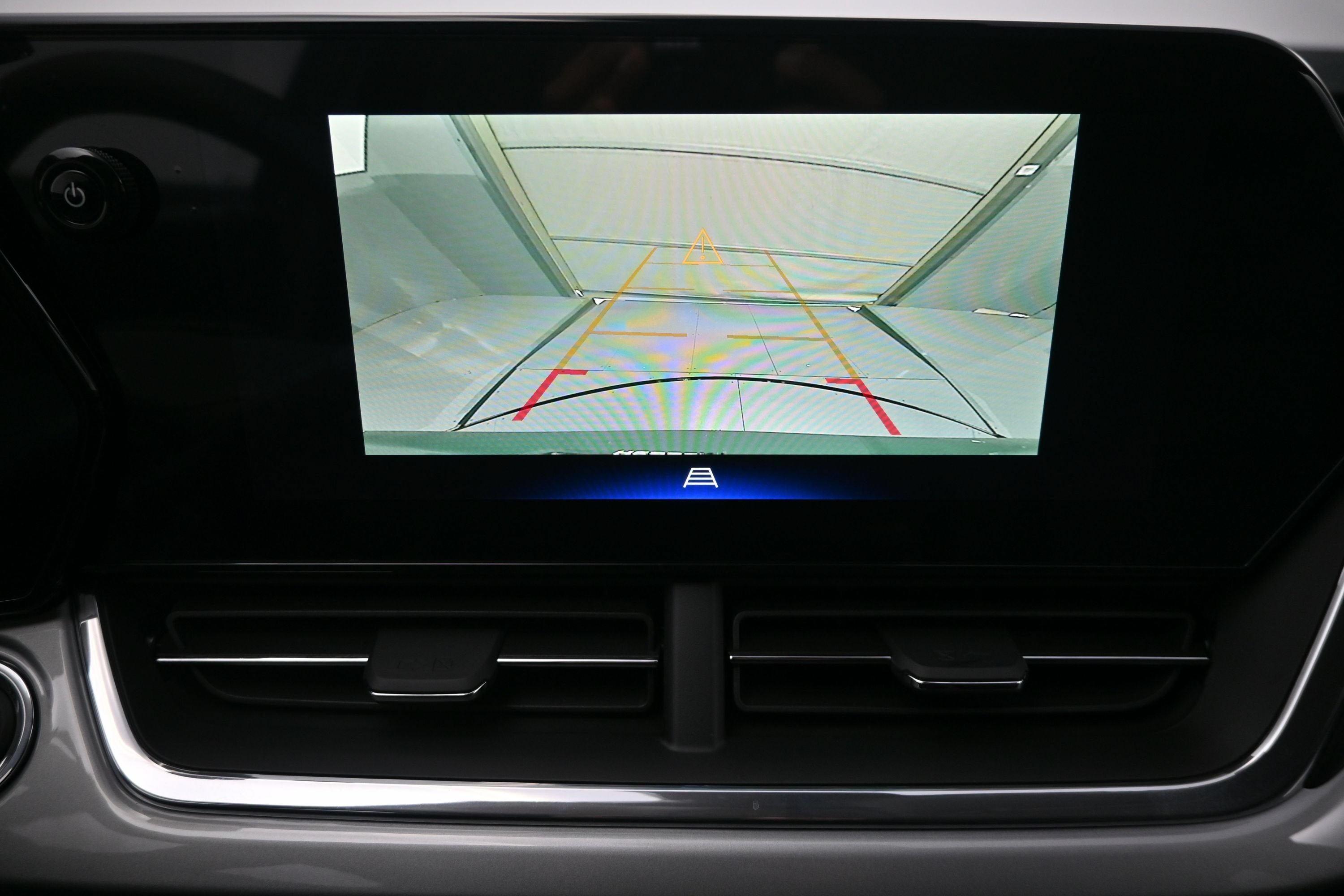 New 2026 Chevrolet Trax LT w/ Sunroof Package FWD image 18