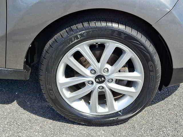 Used 2019 Kia Soul + FWD image 11