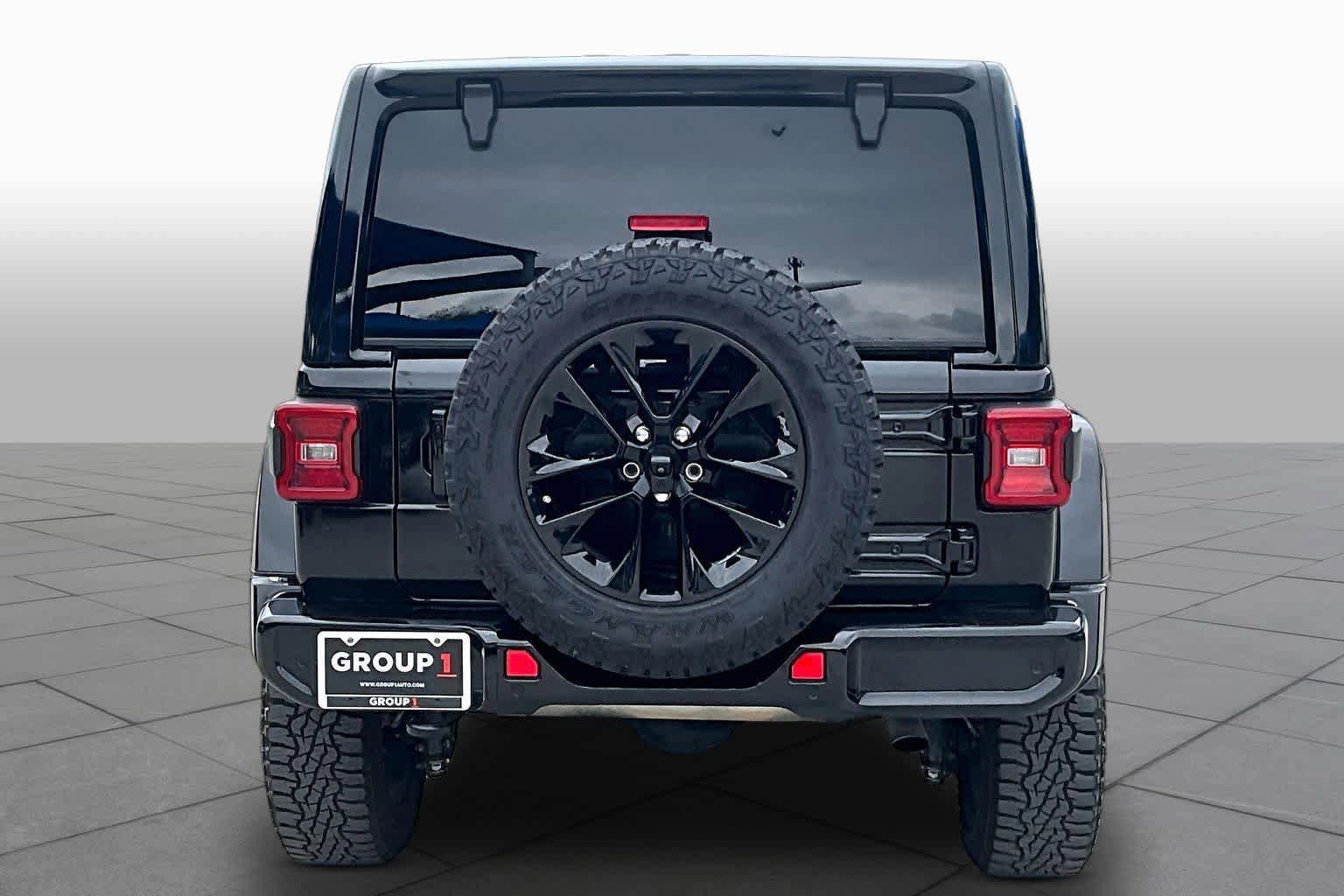 Used 2021 Jeep Wrangler Unlimited Sahara AWD/4WD image 5