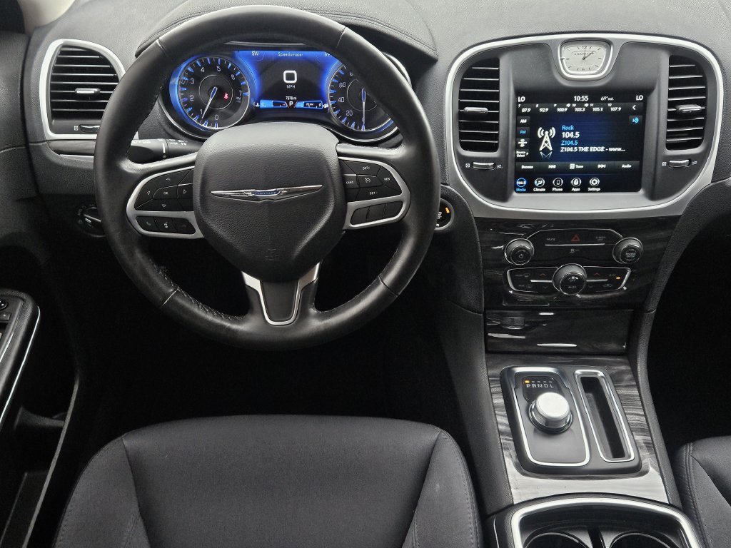 Used 2020 Chrysler 300 Touring w/ Chrome Appearance Package RWD image 25