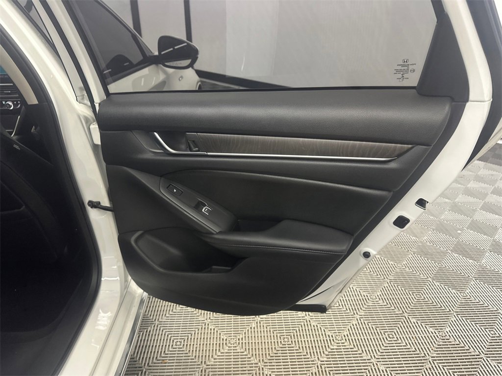 Used 2019 Honda Accord Touring image 18