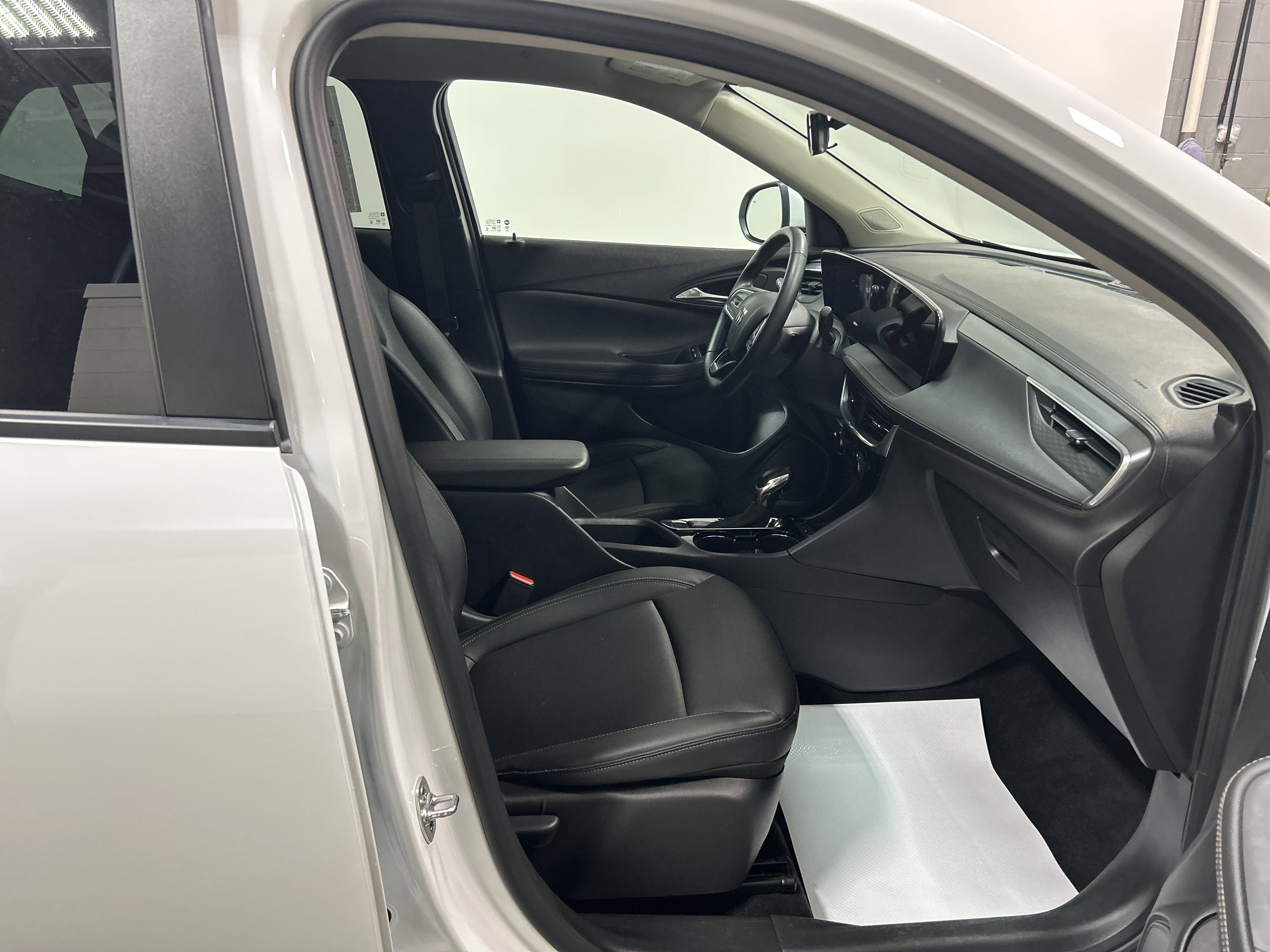 Used 2024 Buick Encore GX Sport Touring image 28