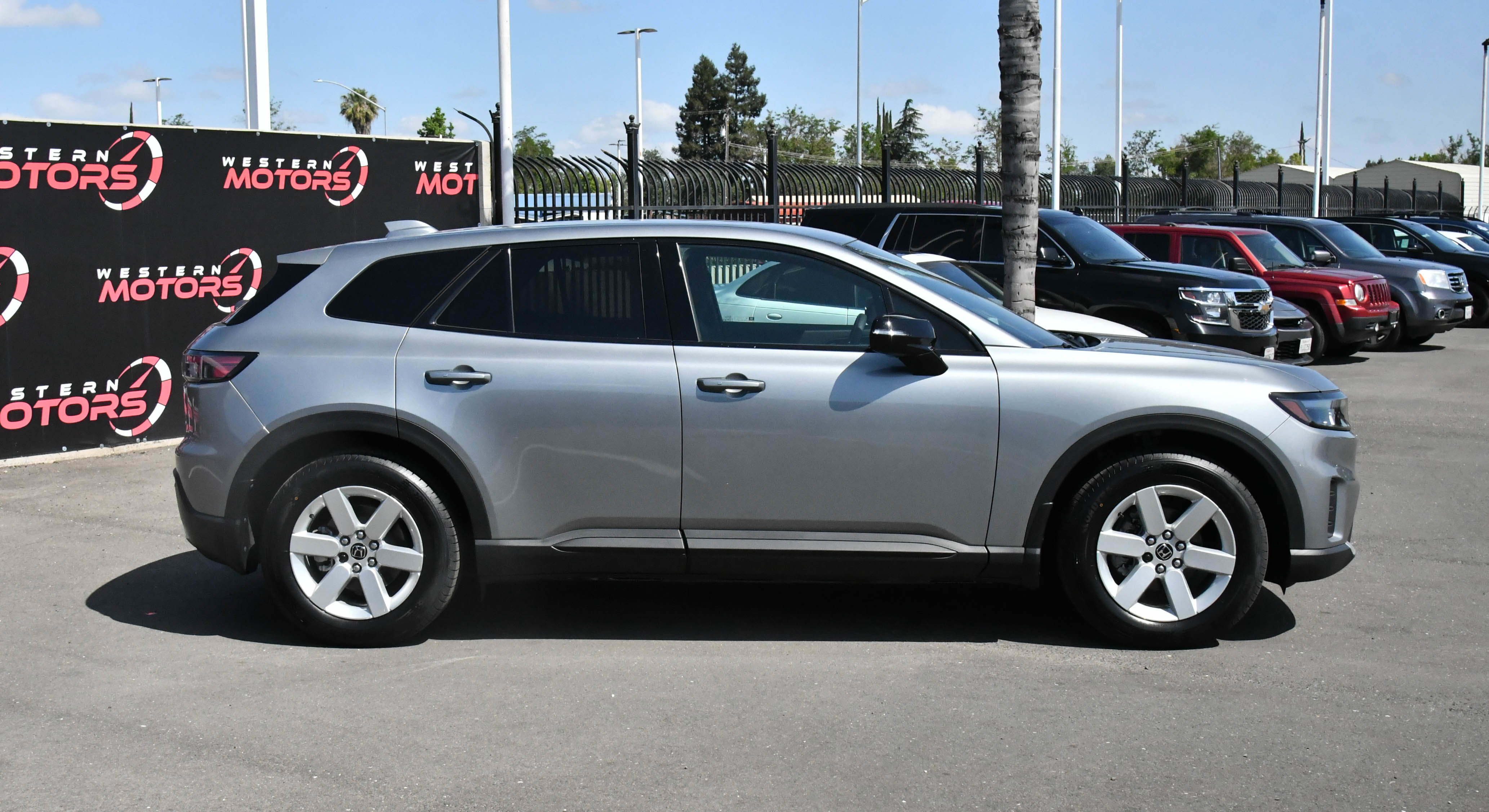 Used 2024 Honda Prologue EX image 9