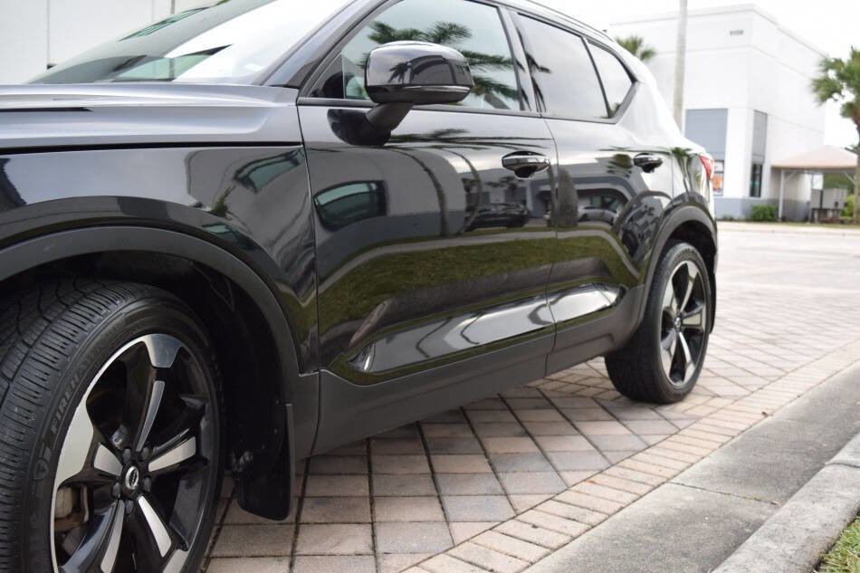 Used 2020 Volvo XC40 T5 Momentum w/ Protection Package Premier image 17