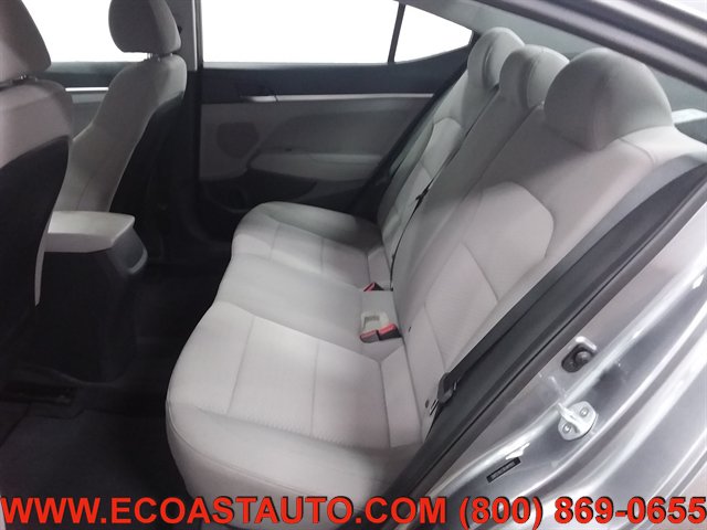 Used 2019 Hyundai Elantra SE FWD image 13