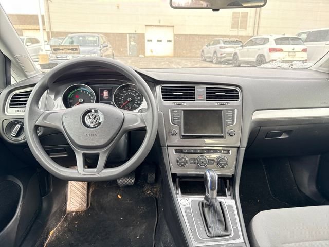 Used 2016 Volkswagen e-Golf SE w/ DC Fast Charging Package image 12