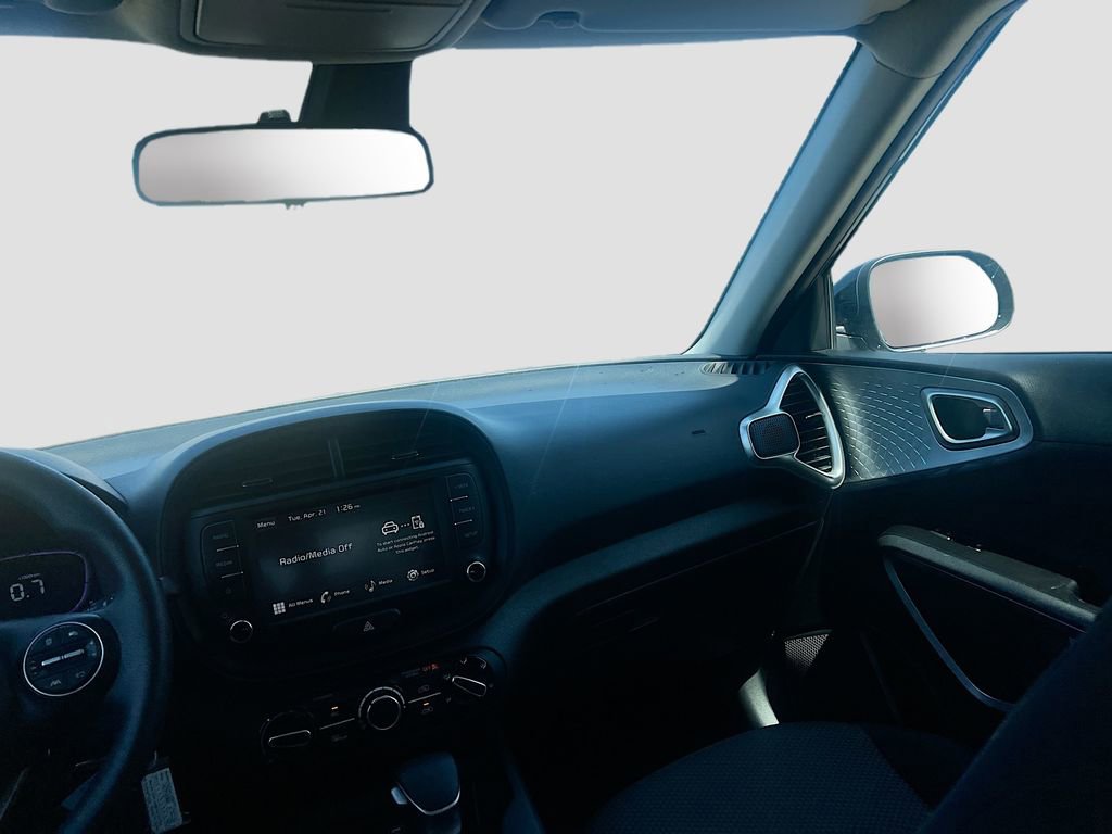 Used 2025 Kia Soul LX w/ LX Technology Package FWD image 23