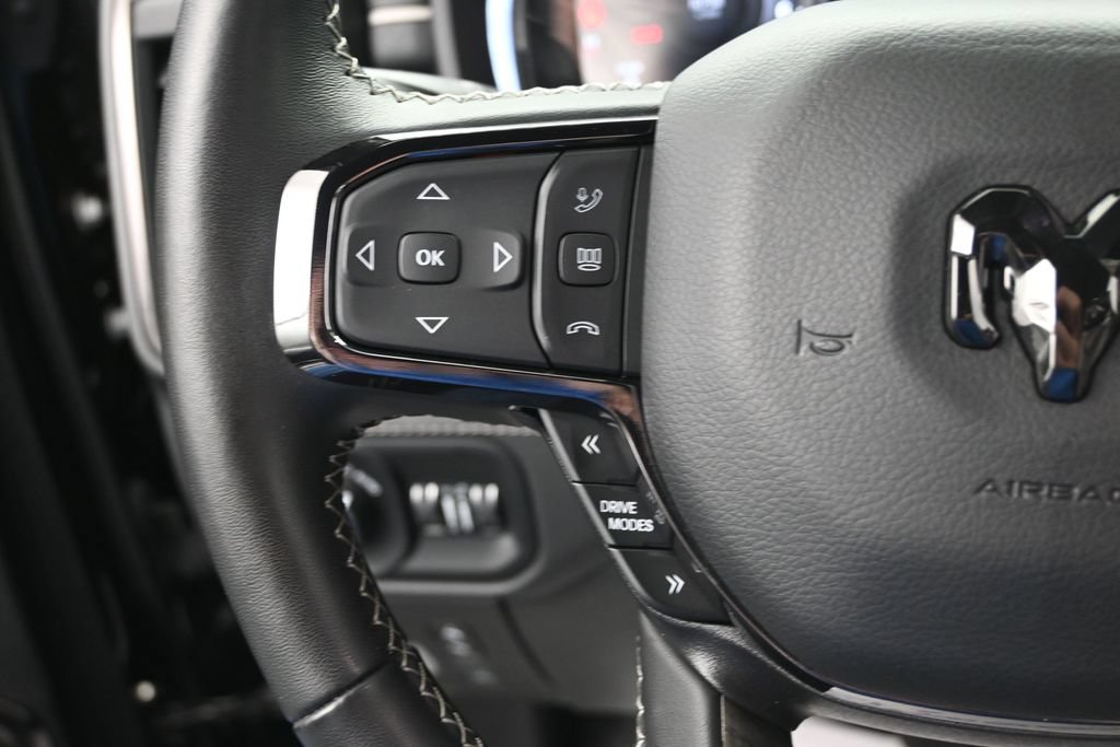 Used 2025 RAM 1500 Limited AWD/4WD image 32