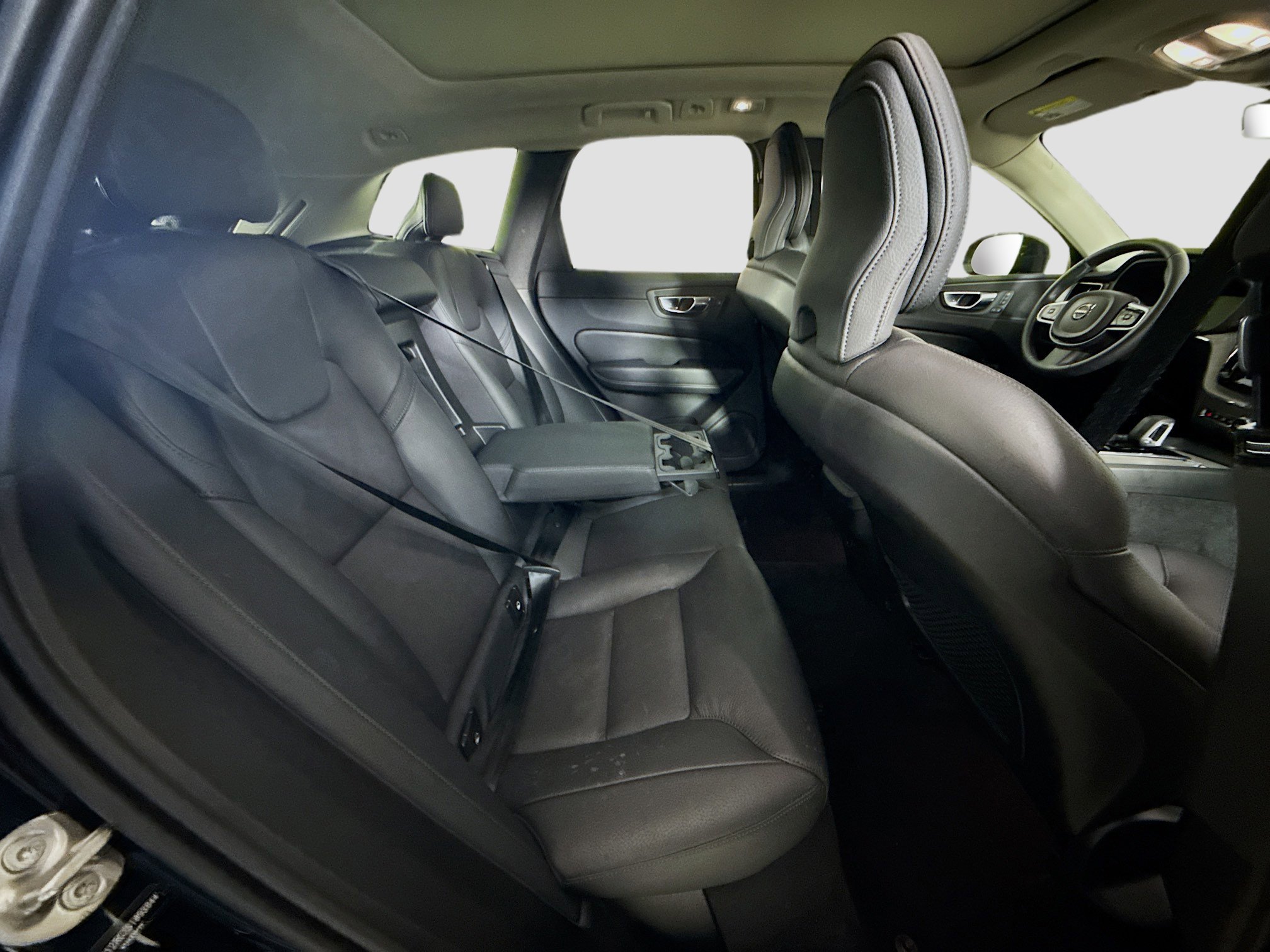 Used 2025 Volvo XC60 B5 Plus image 27