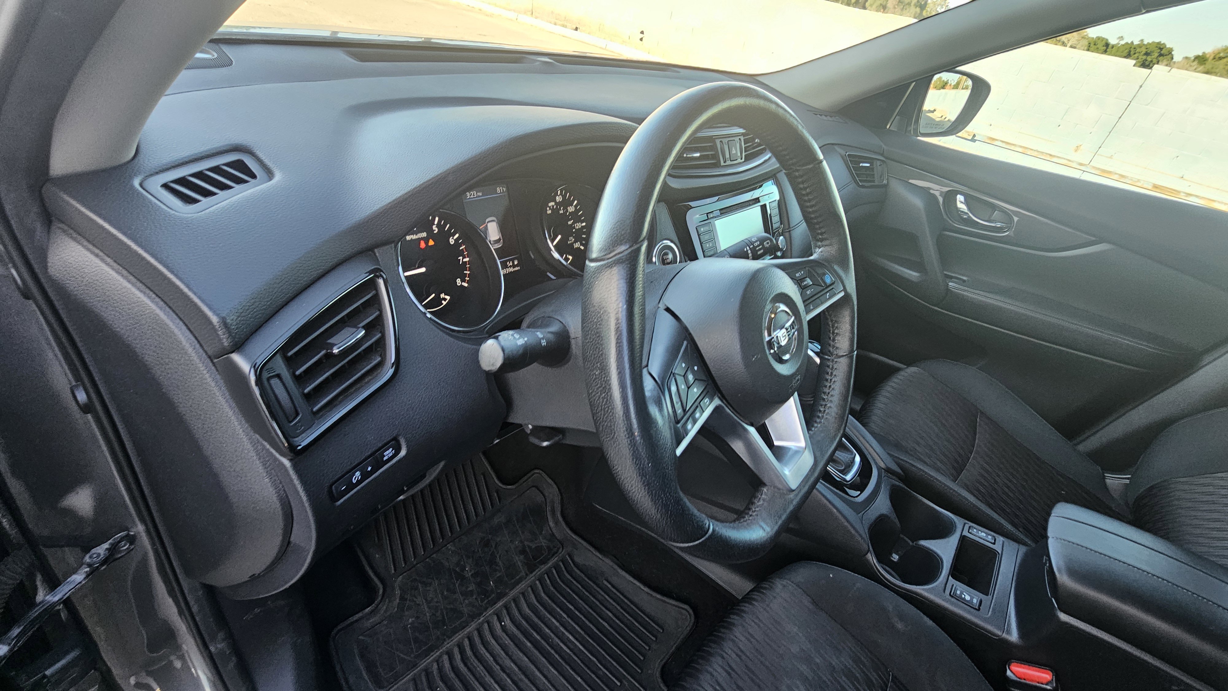 Used 2020 Nissan Rogue SV w/ Premium Package image 9