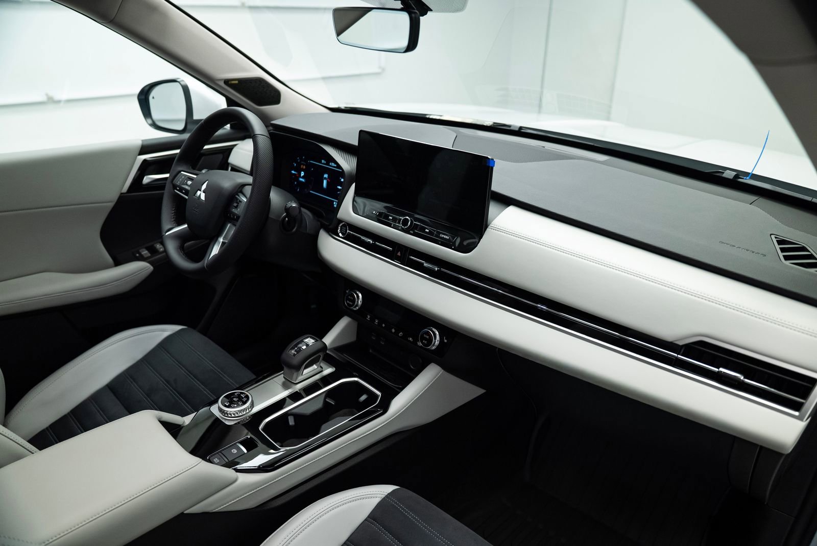 New 2026 Mitsubishi Outlander SE image 8