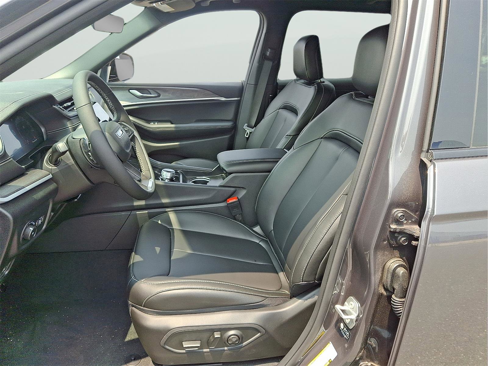 New 2025 Jeep Grand Cherokee L Limited image 10