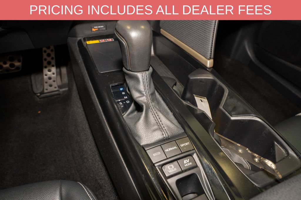 Used 2025 Toyota Camry SE FWD image 15
