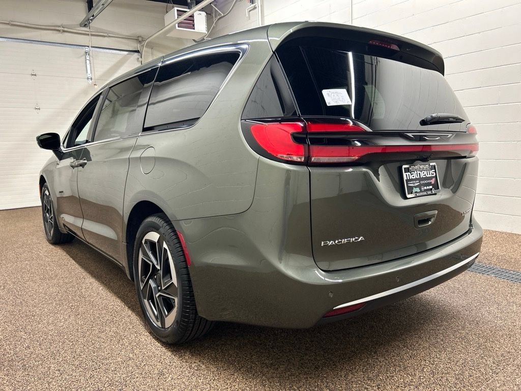 New 2027 Chrysler Pacifica Limited FWD image 4