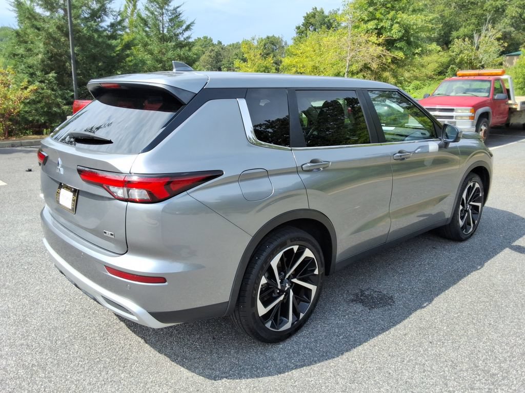Used 2022 Mitsubishi Outlander SE AWD/4WD image 5