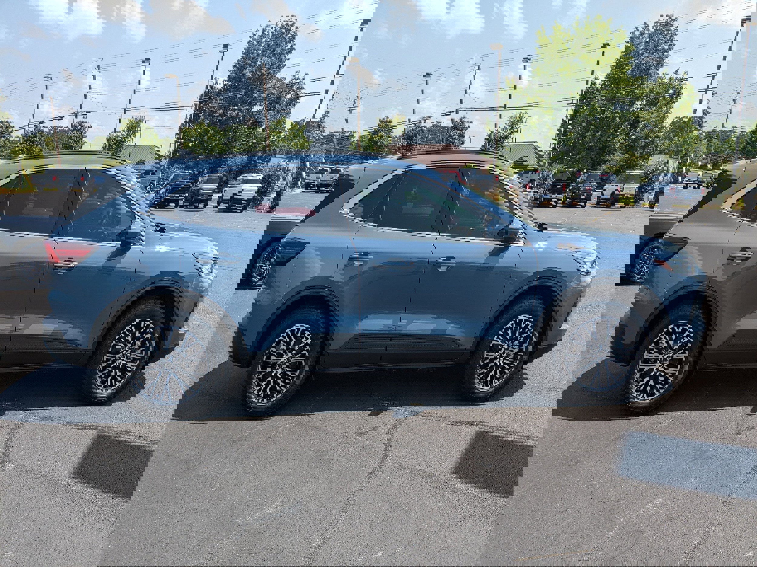 New 2025 Ford Escape SE image 3
