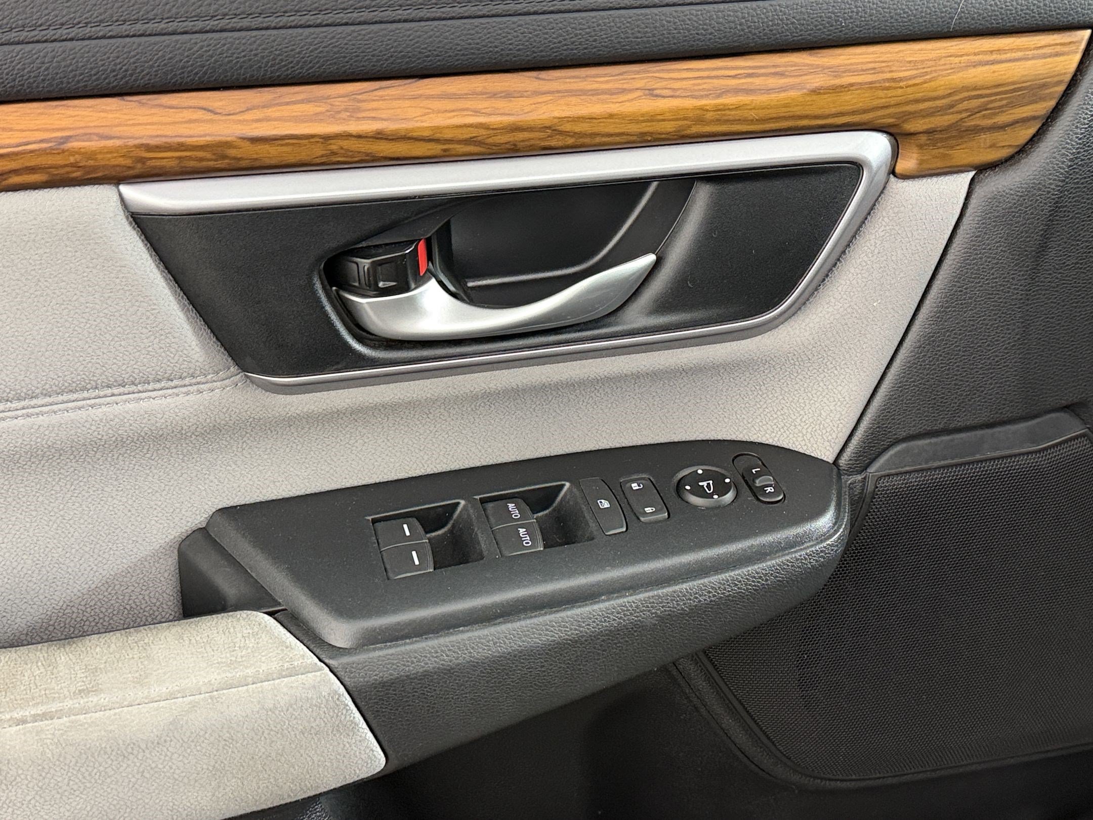 Used 2017 Honda CR-V EX image 14