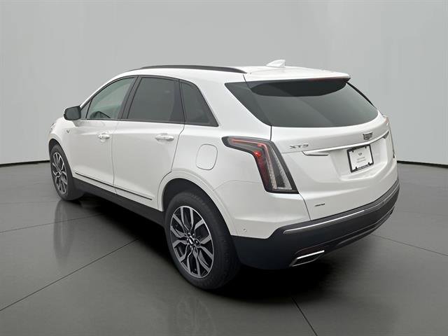 Certified 2022 Cadillac XT5 Sportv w/ Technology Package image 3