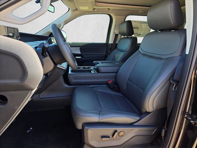 New 2026 Ford Expedition Active image 4