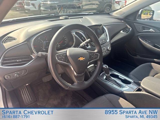 Used 2017 Chevrolet Malibu LT FWD image 13