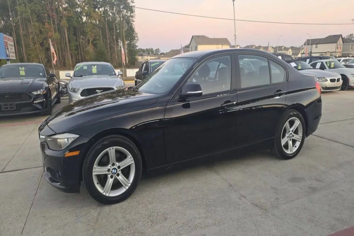 Used 2013 BMW 320i Sedan