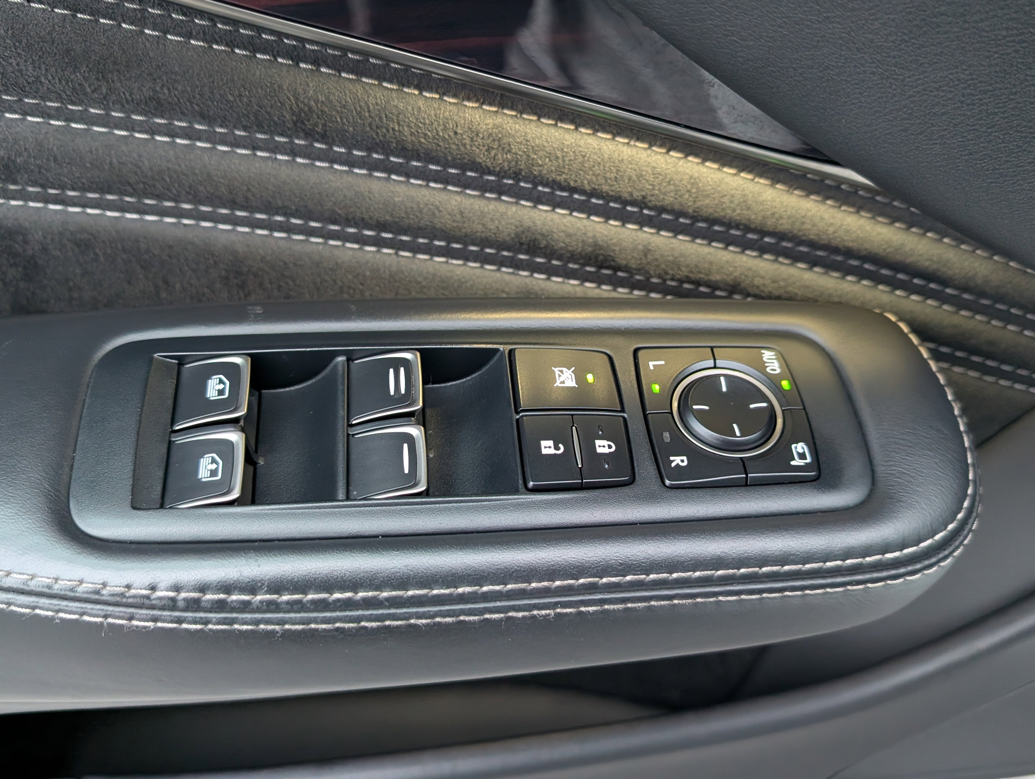 Used 2020 Lexus LS 500h AWD w/ Luxury Package image 21