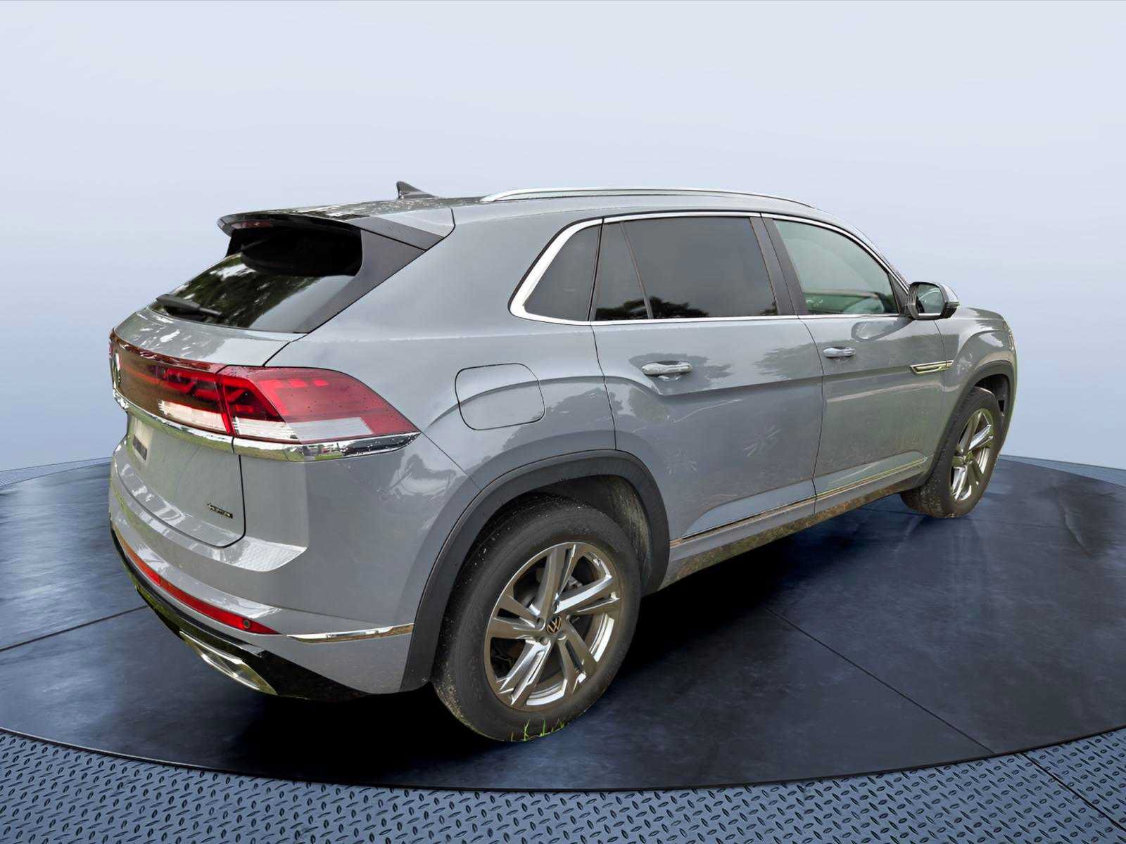 Used 2024 Volkswagen Atlas Cross Sport SEL R-Line AWD/4WD image 3
