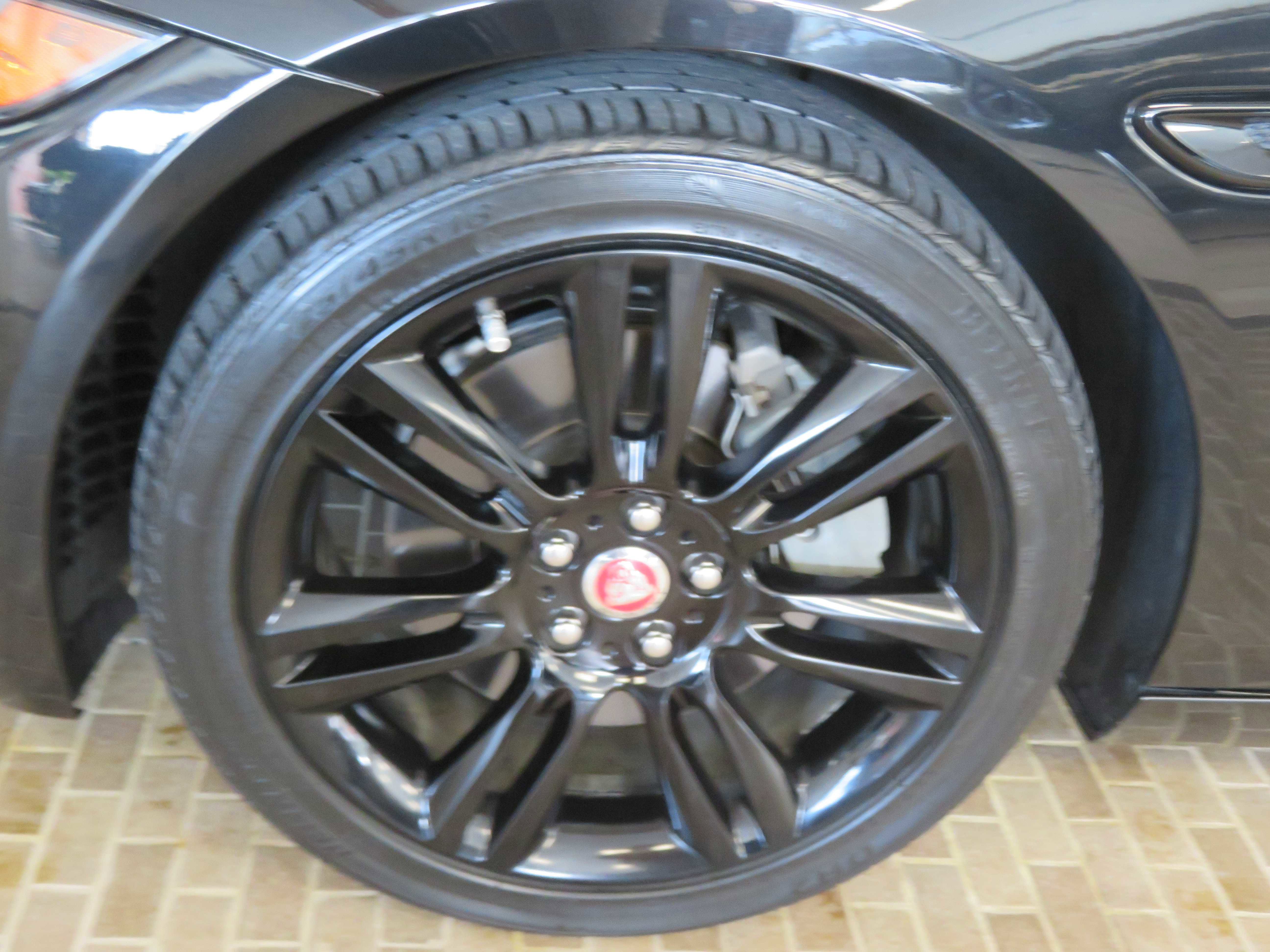 Used 2020 Jaguar XE S image 7