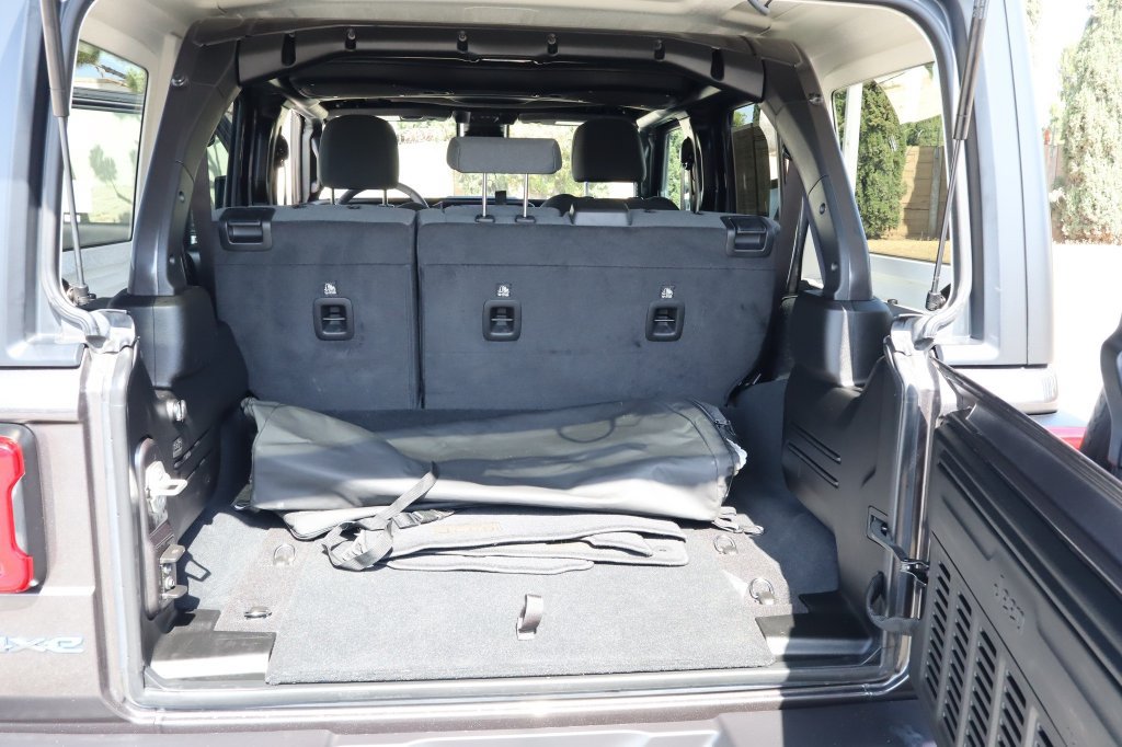 Used 2024 Jeep Wrangler Unlimited w/ Convenience Group AWD/4WD image 37