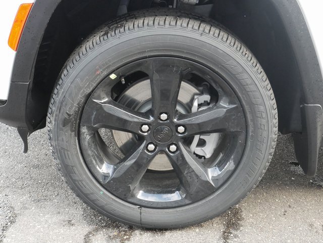 New 2025 Jeep Grand Cherokee L Laredo image 14