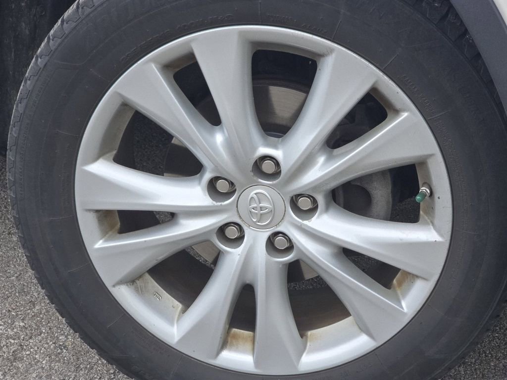 Used 2014 Toyota RAV4 Limited w/ Technology Package AWD/4WD image 8