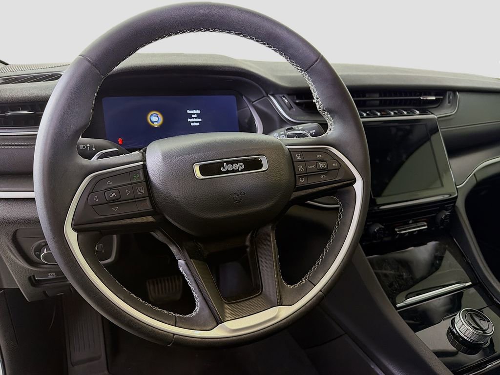 Used 2023 Jeep Grand Cherokee Laredo RWD image 14
