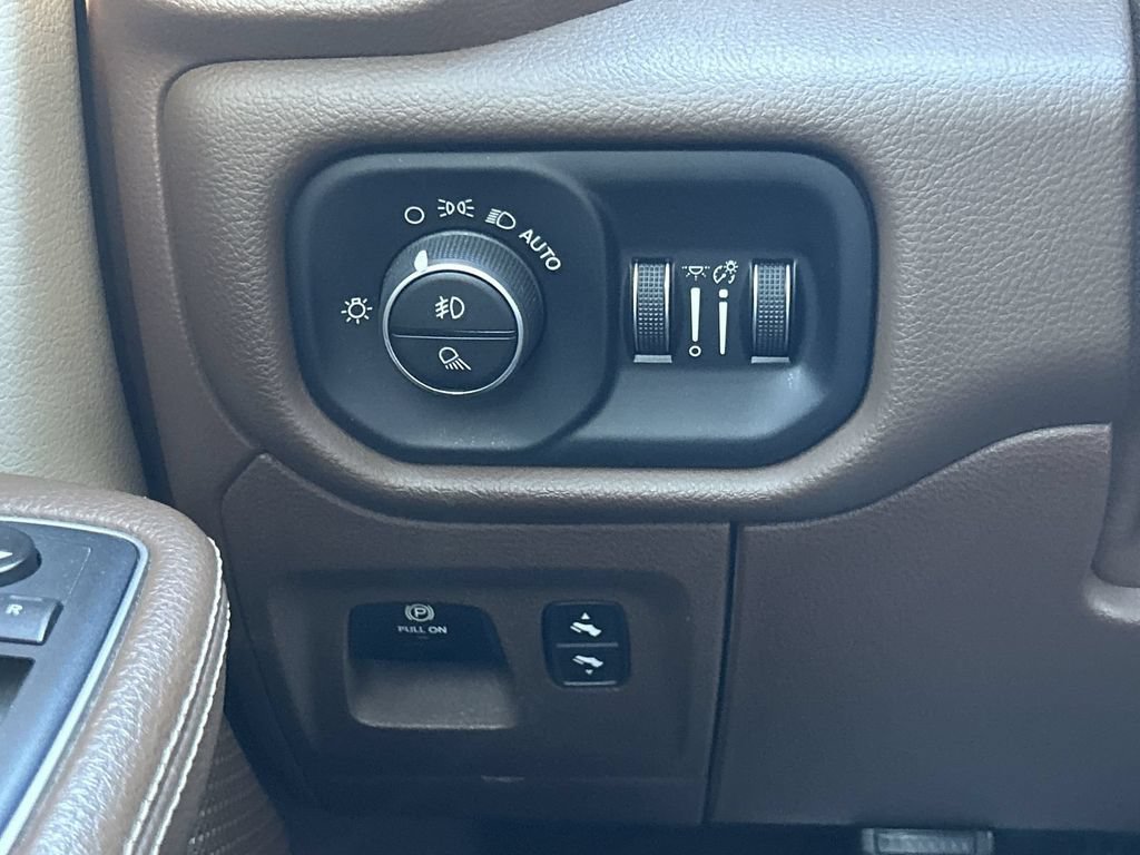Used 2019 RAM 1500 Laramie RWD image 16