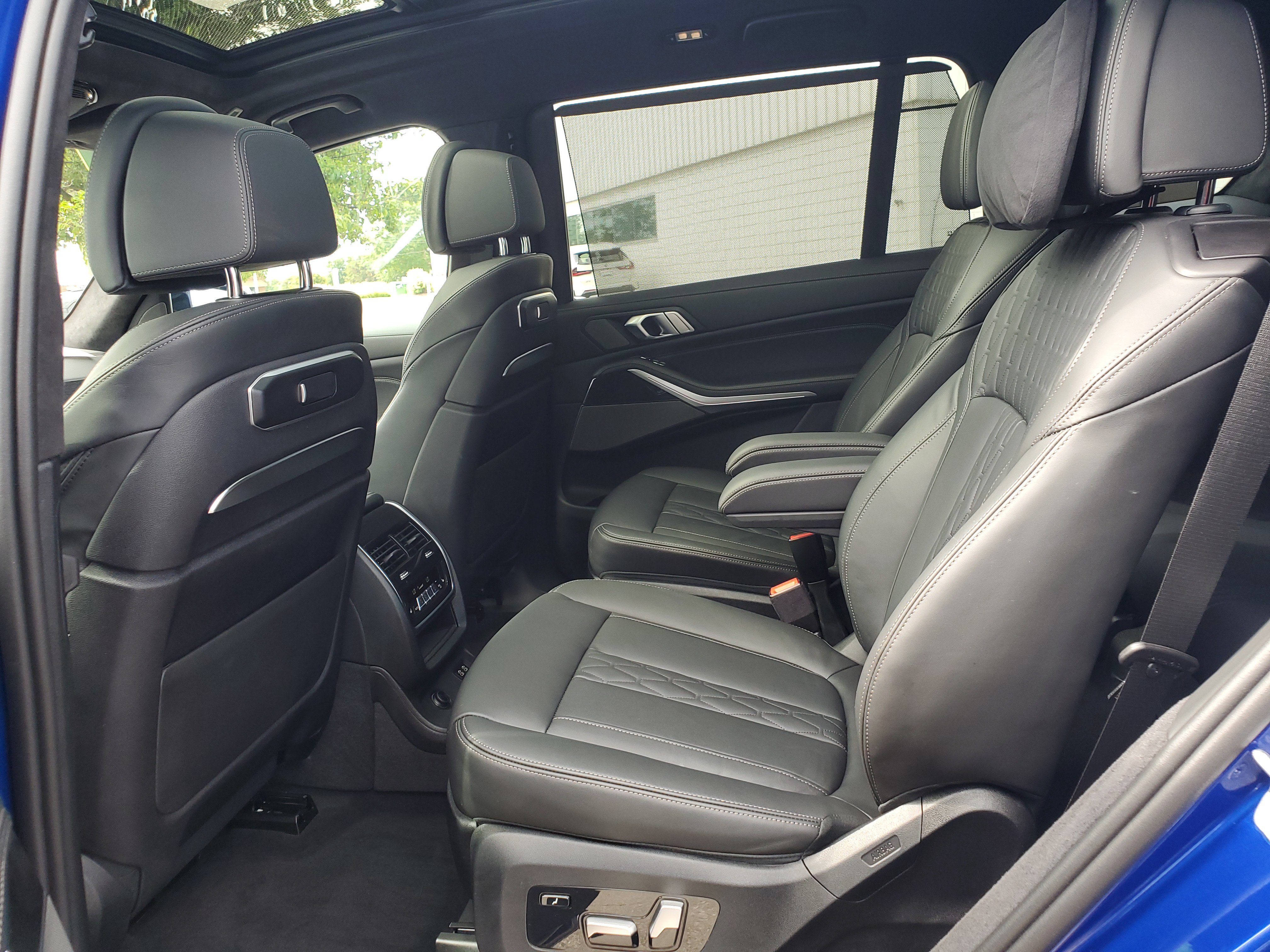Certified 2025 BMW X7 M60i AWD/4WD image 33