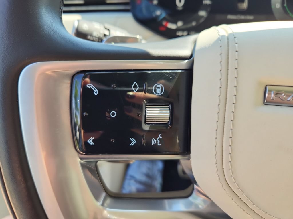 Certified 2025 Land Rover Range Rover SE AWD/4WD image 19