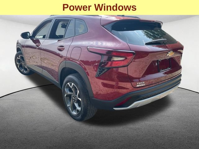 Used 2025 Chevrolet Trax LT w/ LT Convenience Package FWD image 10