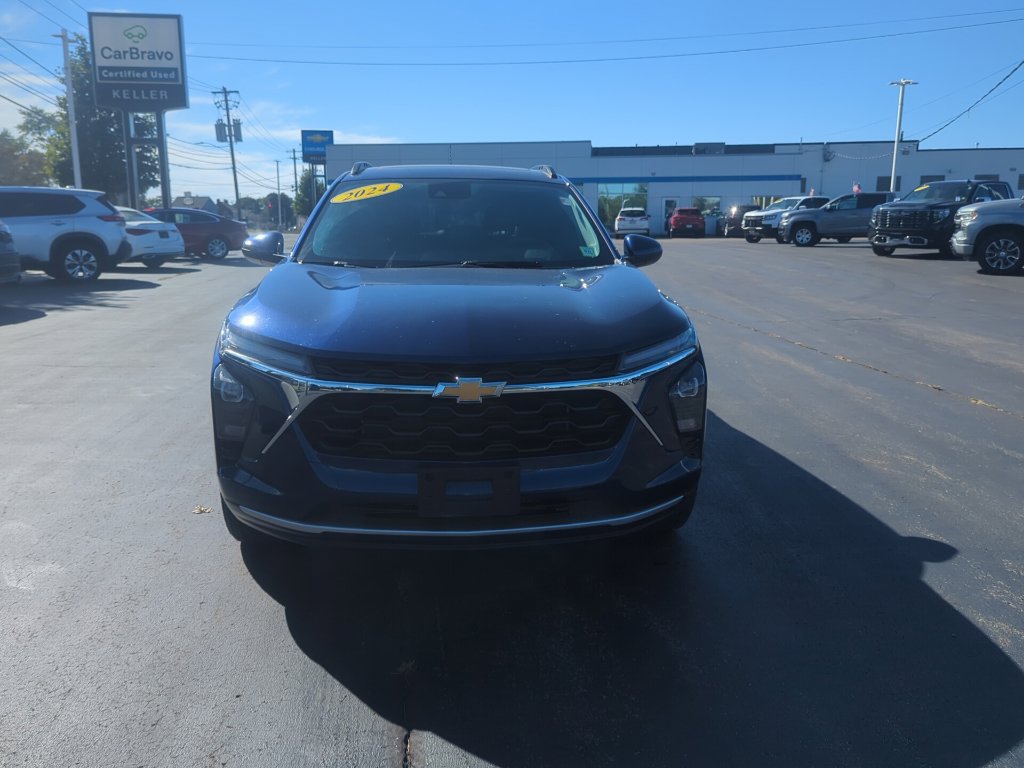 Certified 2024 Chevrolet Trax LT w/ Sunroof Package FWD image 3