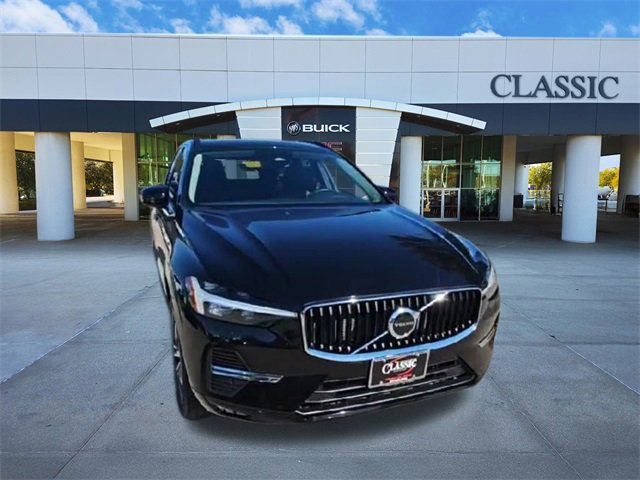 Used 2022 Volvo XC60 B5 Momentum w/ Climate Package image 3