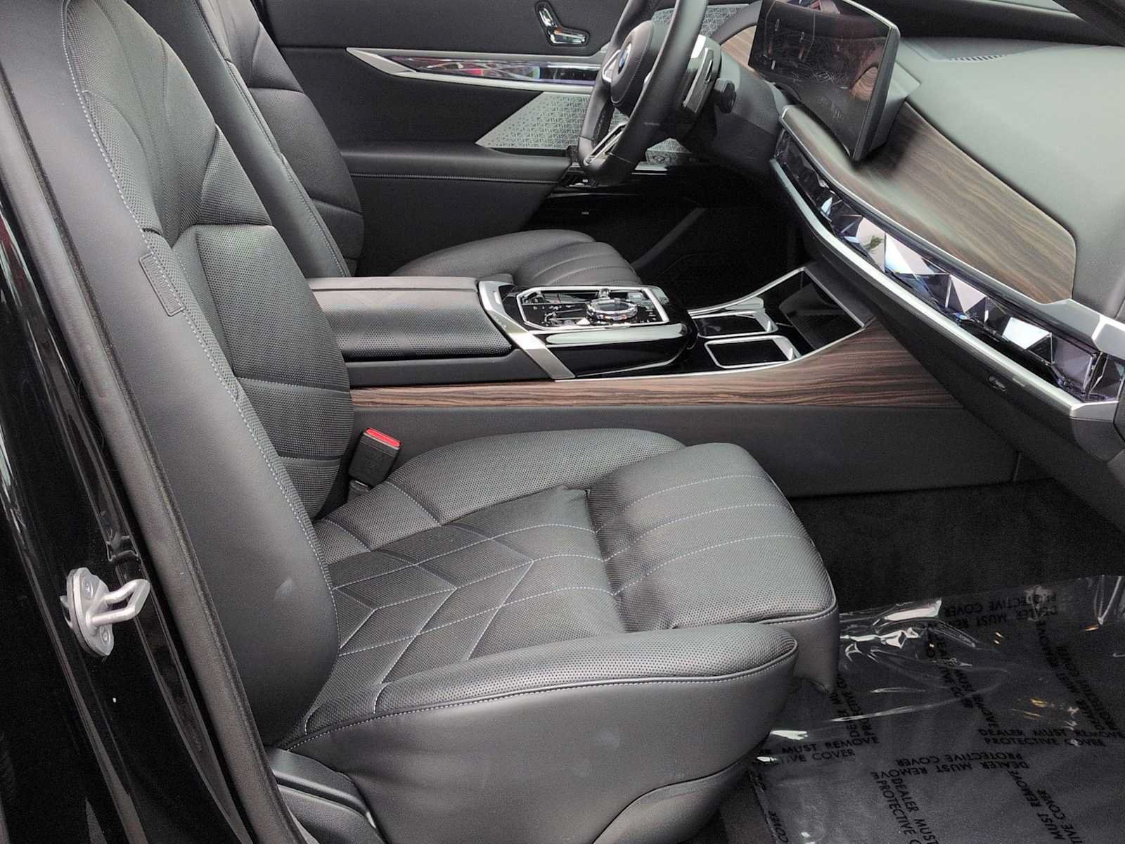 Used 2023 BMW 760i xDrive AWD/4WD image 24