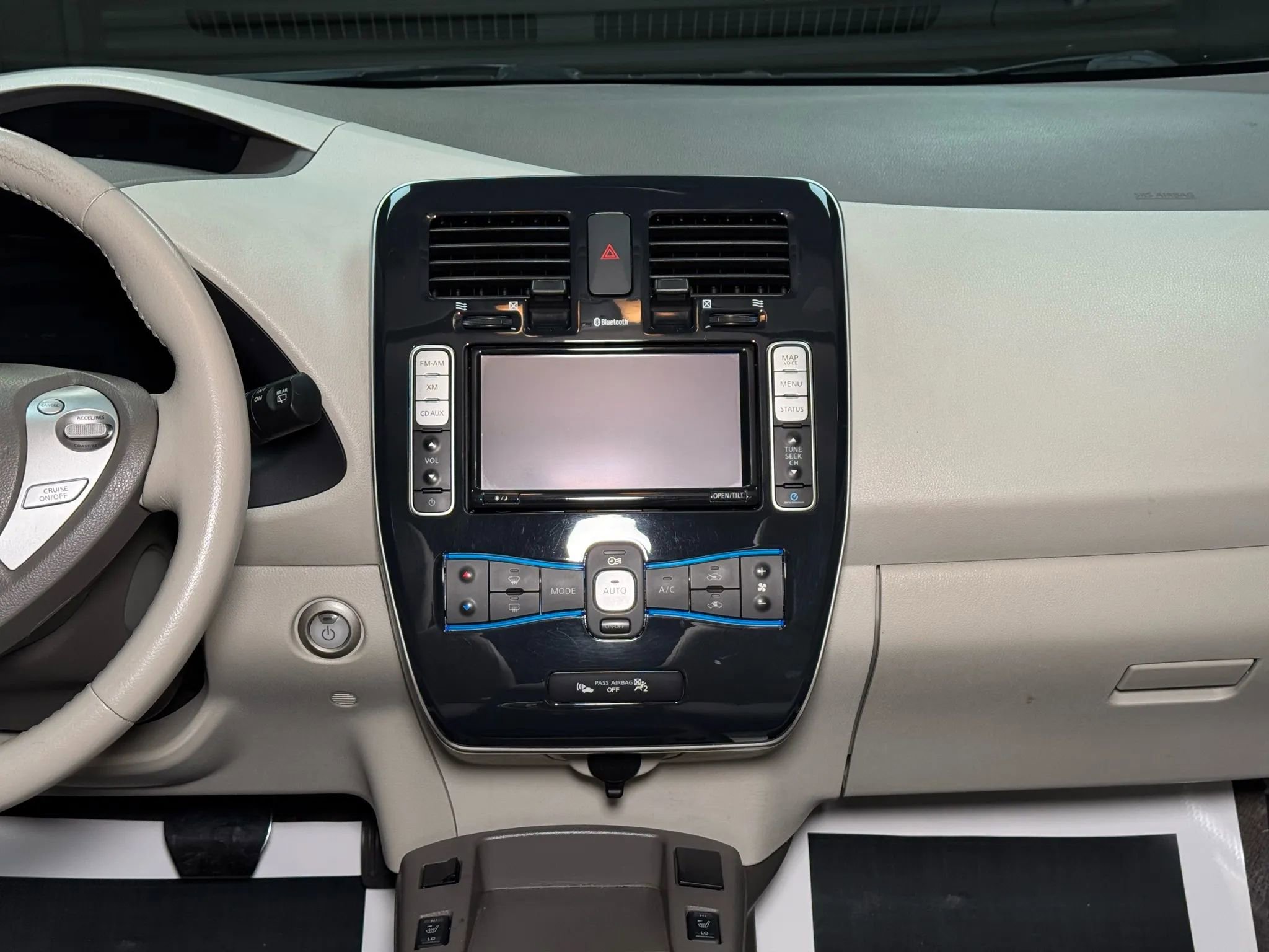 Used 2012 Nissan Leaf SV image 24