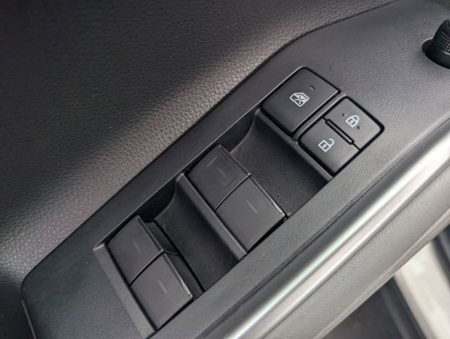 Used 2020 Toyota Highlander XLE AWD/4WD image 37