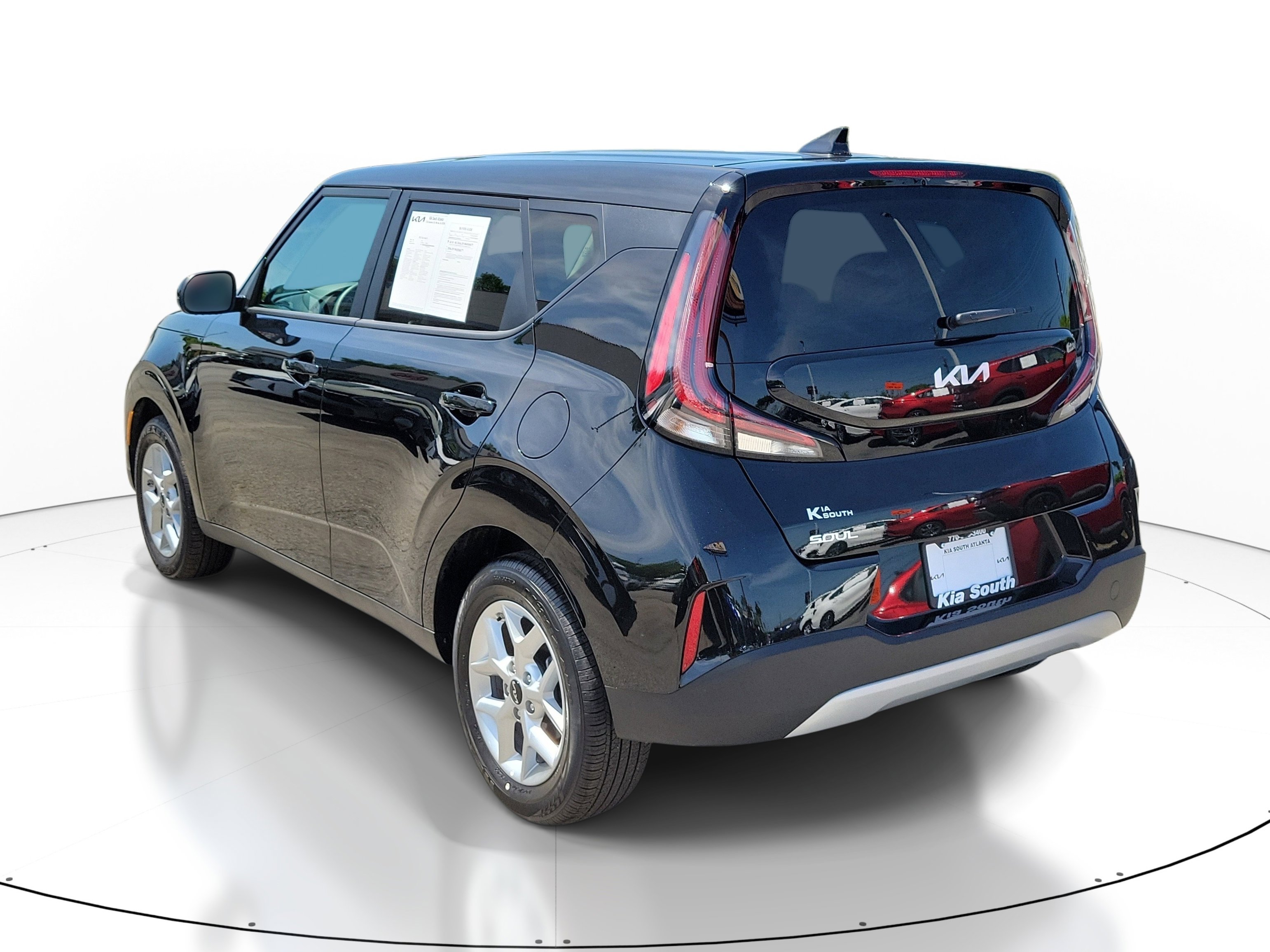 Used 2025 Kia Soul LX FWD image 4