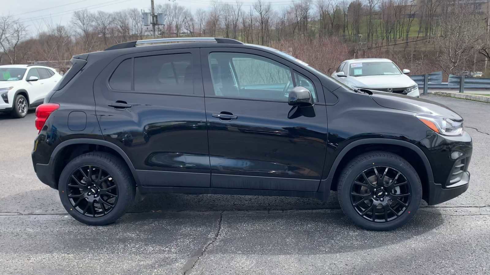 Certified 2022 Chevrolet Trax LT w/ Midnight Edition image 9