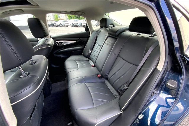 Used 2018 INFINITI Q70 Luxe AWD/4WD image 26