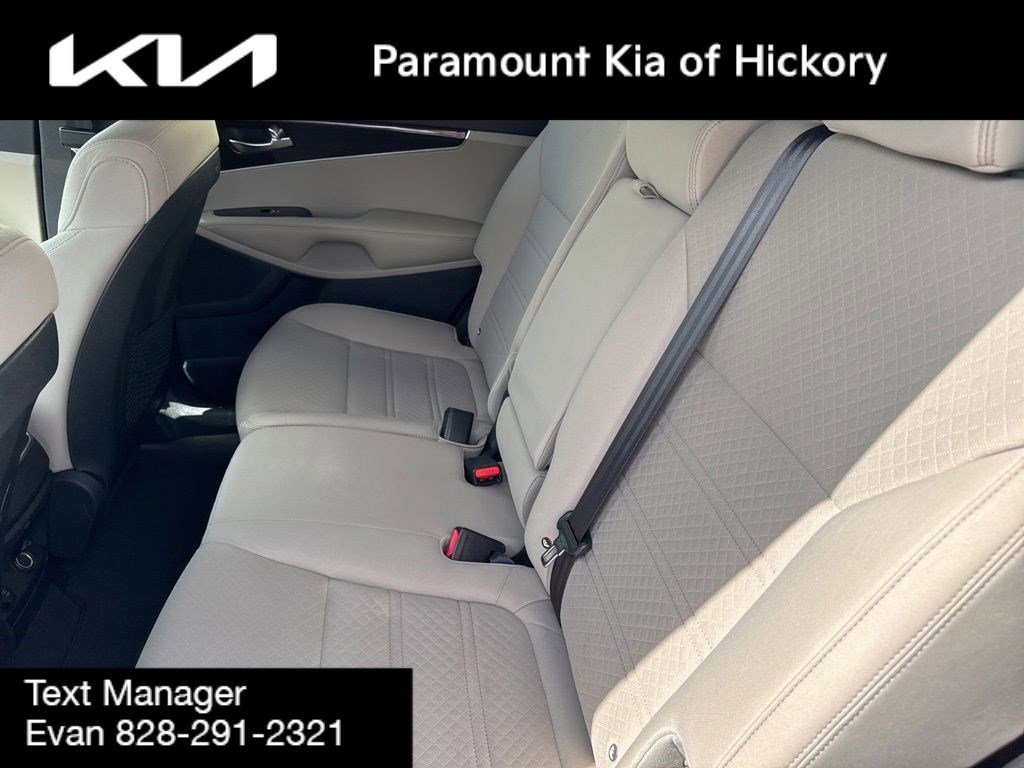 Used 2020 Kia Sorento LX w/ LX I4 Convenience Package image 14