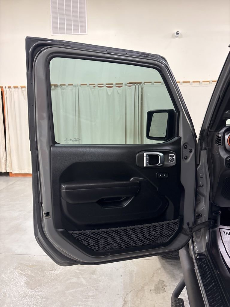Used 2021 Jeep Gladiator Mojave AWD/4WD image 16
